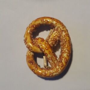 Vintage Pretzel-Shaped  Brooch Pin